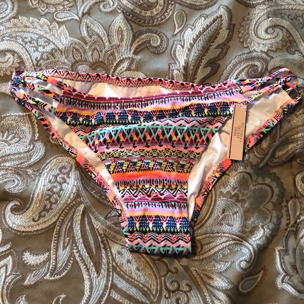 NWT Victoria’s Secret scrappy cheeky swim bottoms.